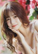 男生让女生迈开腿打扑克PPT